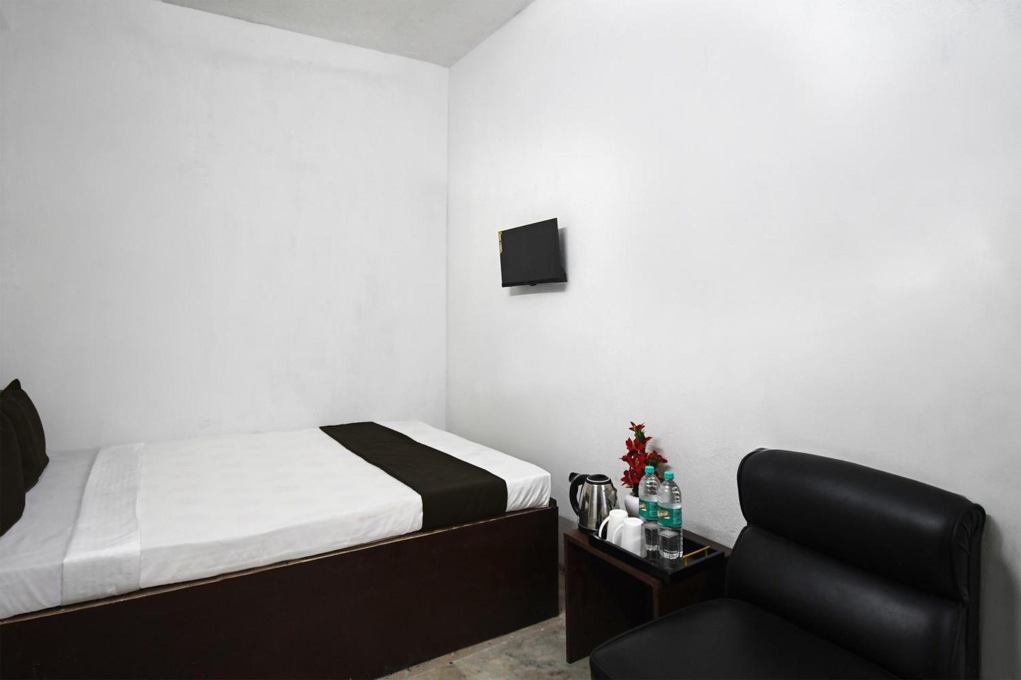 Oyo Hotel Chinar Park Calcutta Buitenkant foto